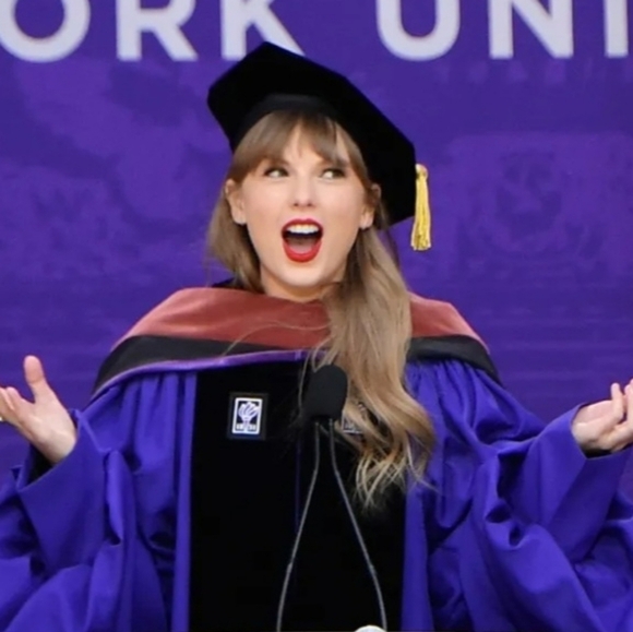 Dr. Taylor Alison Swift NYU Inspired Altered Moments Figurine - Picture 12 of 12